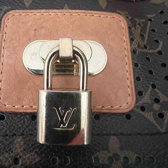 Louis Vuitton Green Interior Monogram Crossbody - Picture 5 of 10